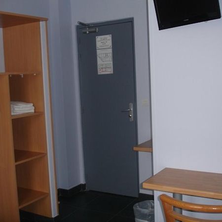 Hotel Moderne Nanterre Bagian luar foto