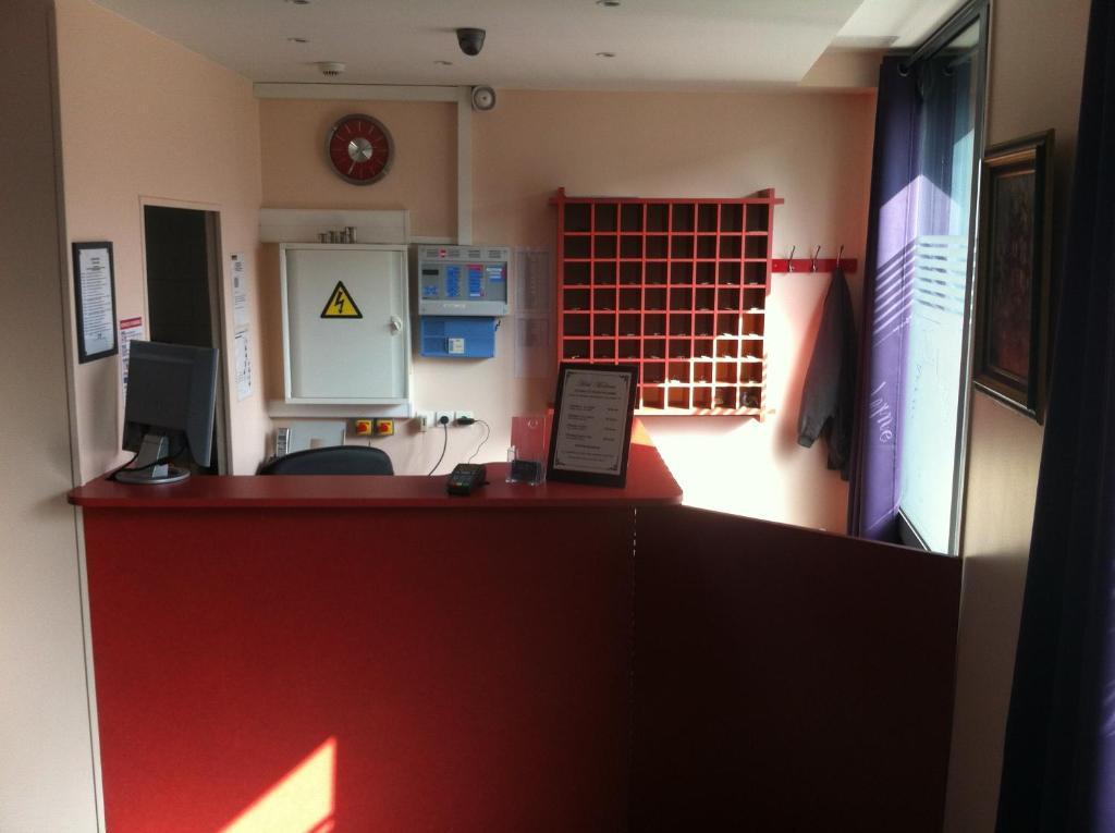 Hotel Moderne Nanterre Bagian luar foto