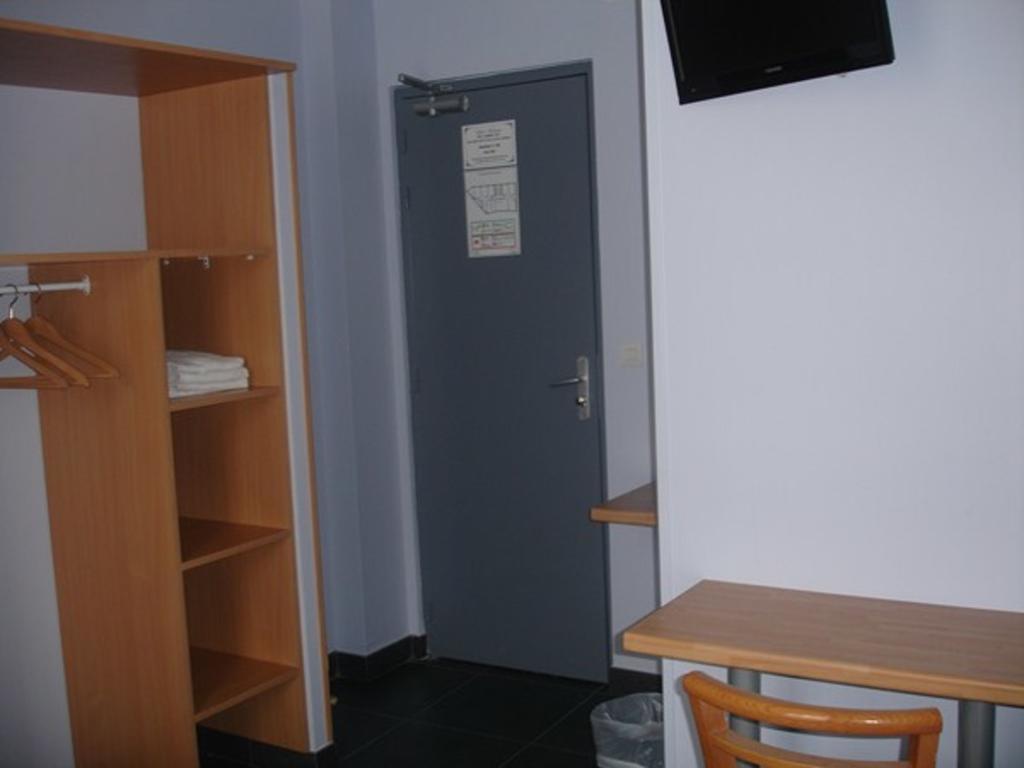 Hotel Moderne Nanterre Bagian luar foto