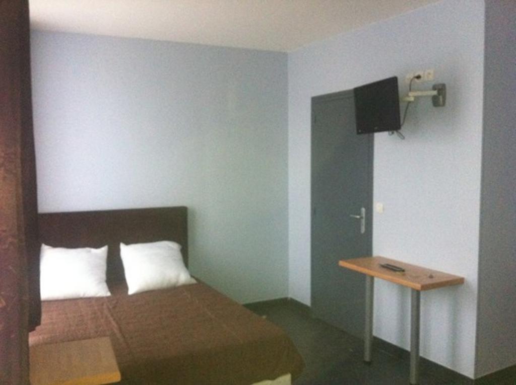 Hotel Moderne Nanterre Bagian luar foto